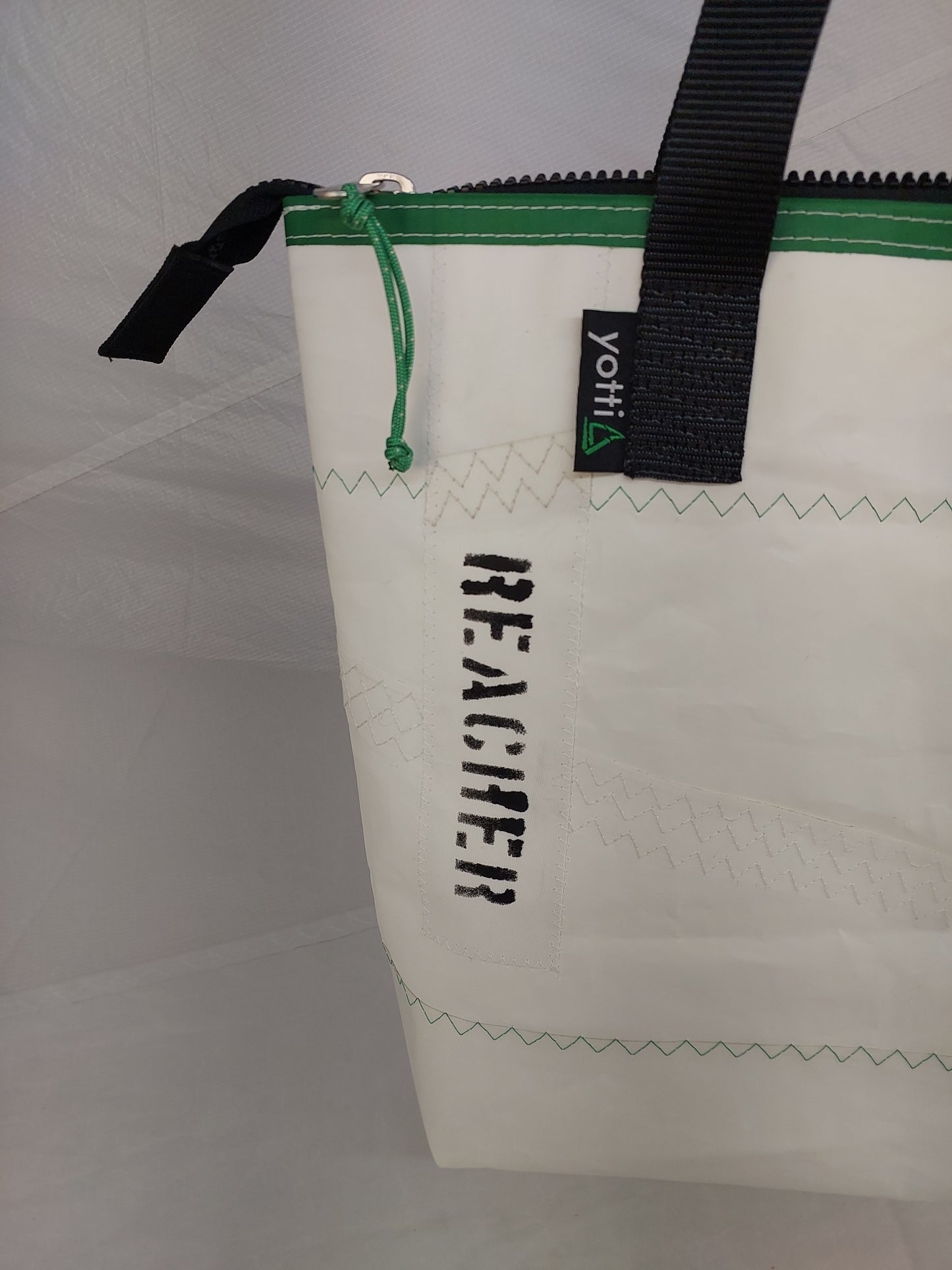 Reacher Zip Tote 755