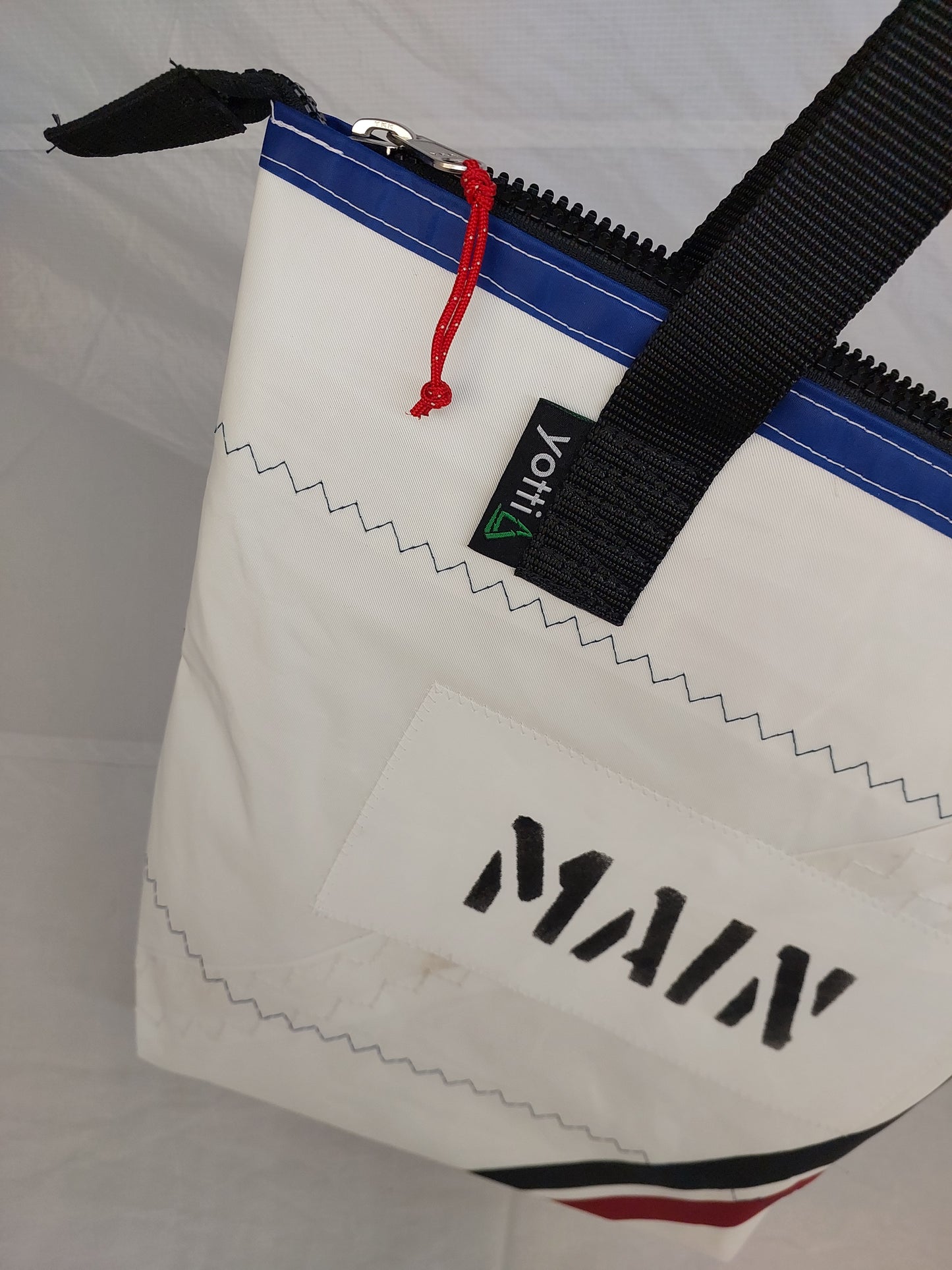 Main Zip Tote 776