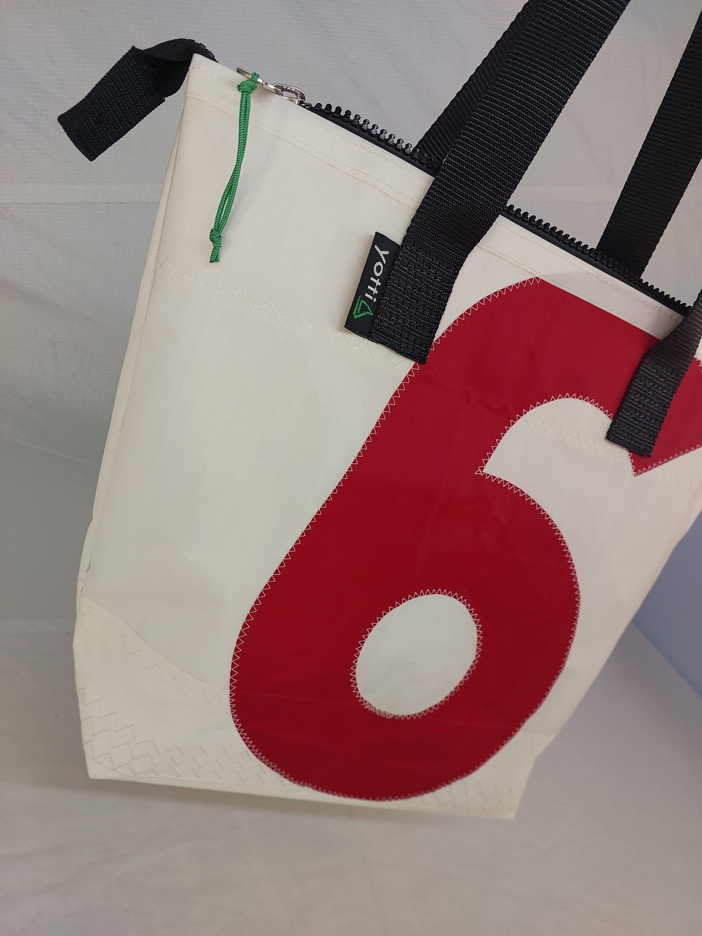 #6 Zip Tote 823
