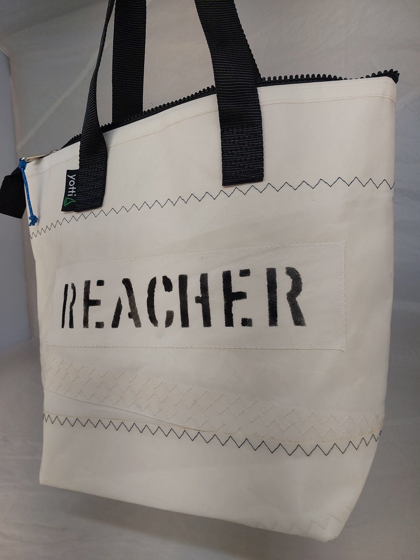 Reacher Zip Tote 841