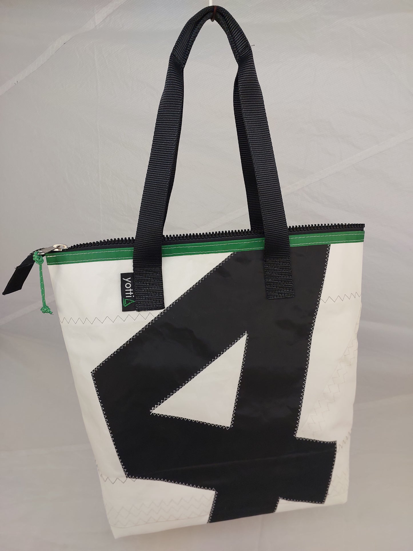 #4 Zip Tote 750