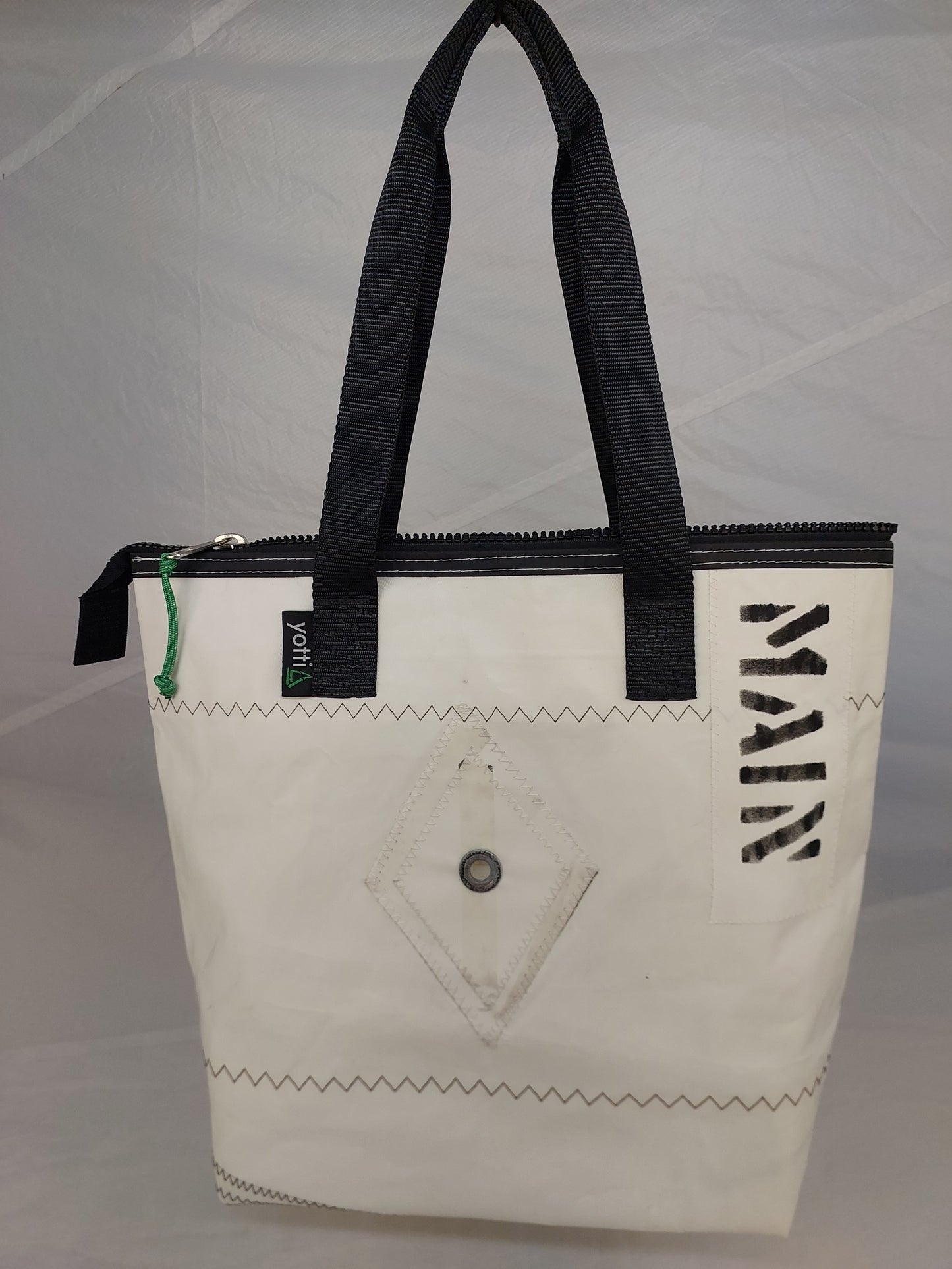 Main Zip Tote 788