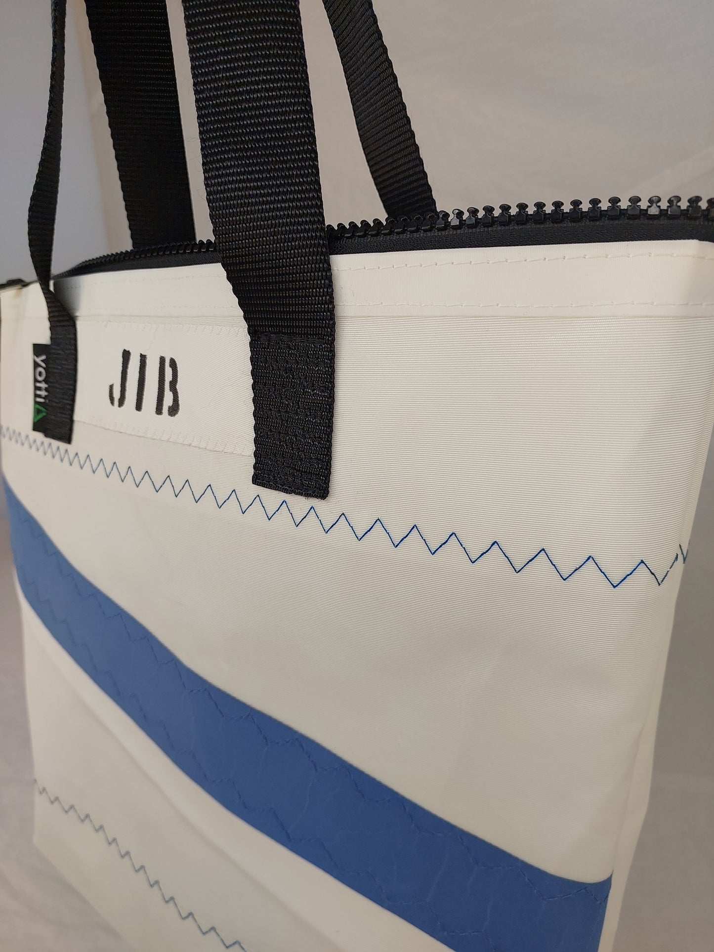 Jib Zip Tote 825