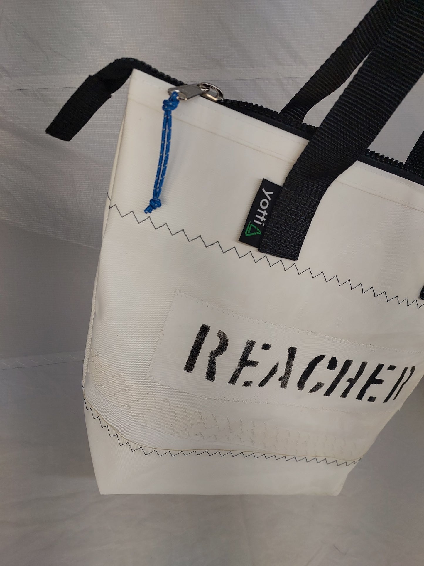Reacher Zip Tote 841