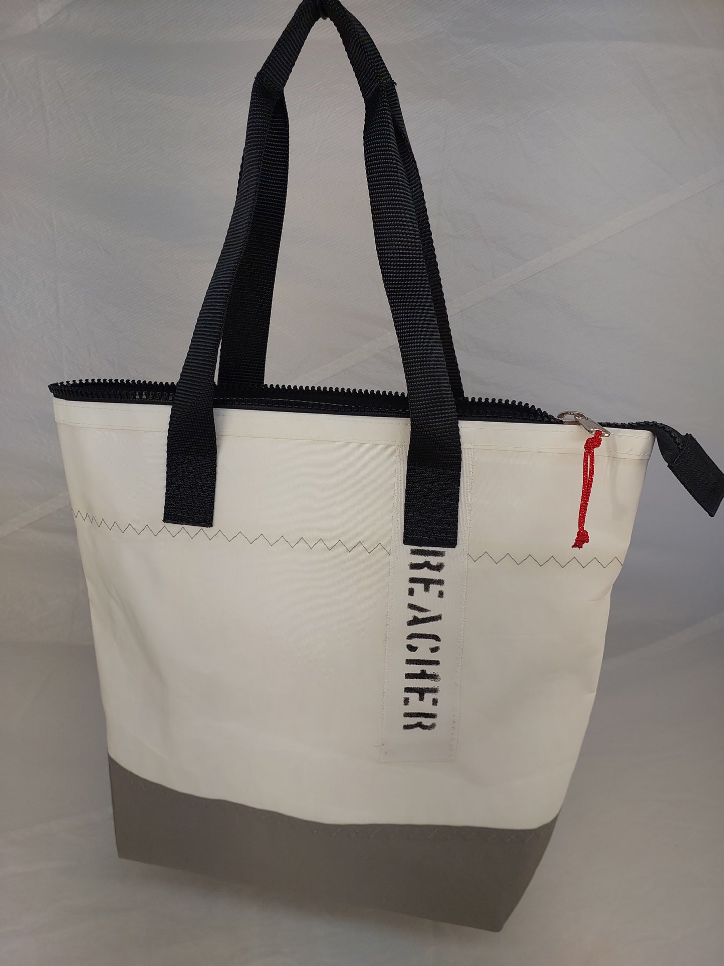 Reacher Zip Tote 842
