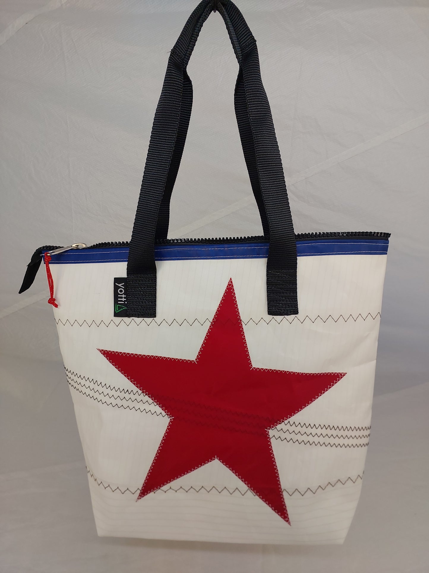 Red Star Zip Tote 846