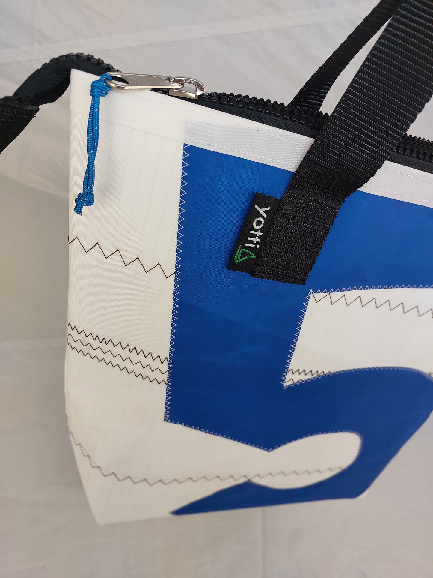 #5 Zip Tote 852