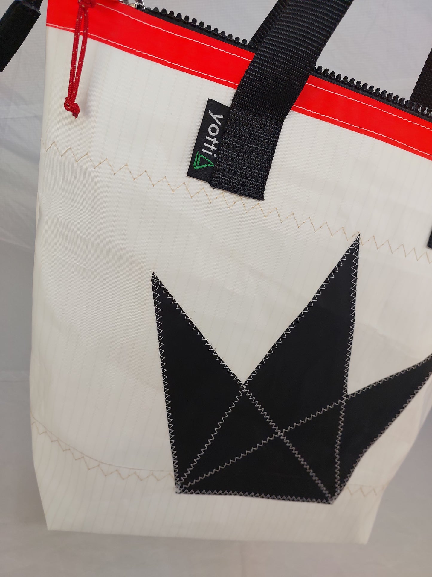 Crown Zip Tote 861